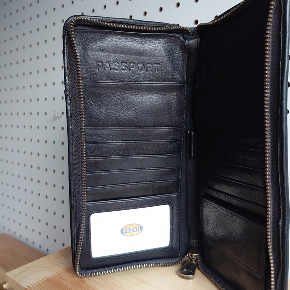 Fossil Estate Multi Passport Genuine Cowhide Leather Unisex Case MLG0084001 - Picture 8 of 15